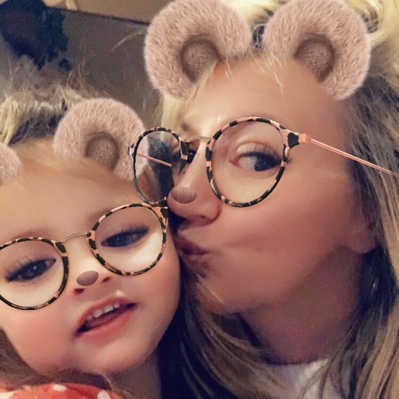 Meet your Posher, Claire - Picture 1 of 1